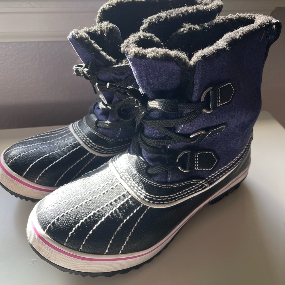 Skechers Cozy Lace Navy Waterproof Boots 2 Sets of Shoelaces
